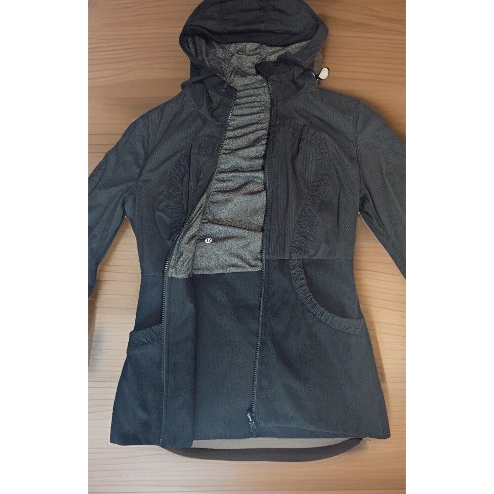 Lululemon Reversible Jacket Women 6 Black Gray Hooded Dance Yoga Zip Up - Picture 2 of 15